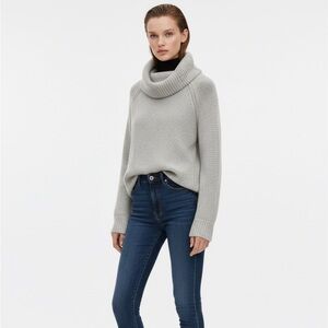 Banana Republic sweater PTP 19”